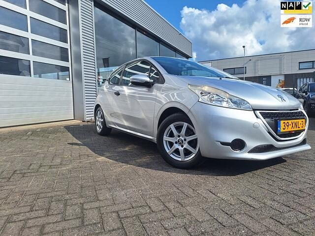 Grijs Gebruikt 2012 Peugeot 208 Access Hatchback | € 4.895 (Eerlijke prijs) - Afbeelding 1/4