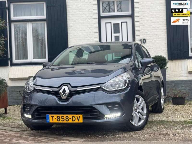 Grijs, metallic lak Gebruikt 2018 Renault Clio IV Hatchback | € 8.650 (Eerlijke prijs) - Afbeelding 1/4