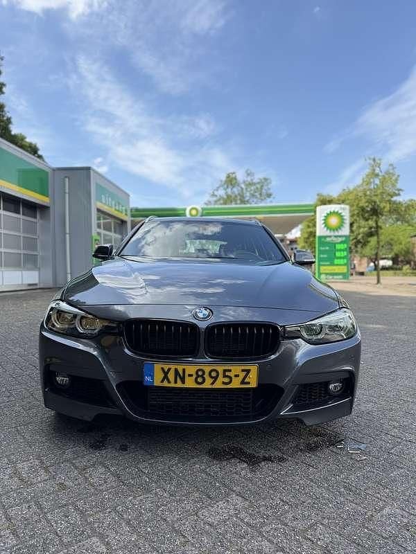 Grijs Gebruikt 2019 BMW 318 Efficient Dynamics Stationwagen | € 22.500 (Eerlijke prijs) - Afbeelding 1/4