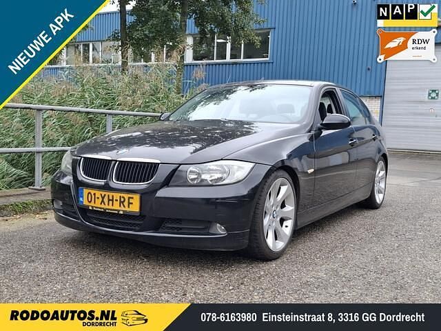 Zwart Gebruikt 2007 BMW 320 Sedan | € 2.999 (Goede deal) - Afbeelding 1/4