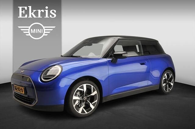 Blauw Nieuw 2025 Mini Cooper SE Favoured Hatchback | € 38.900 (Eerlijke prijs) - Afbeelding 1/4