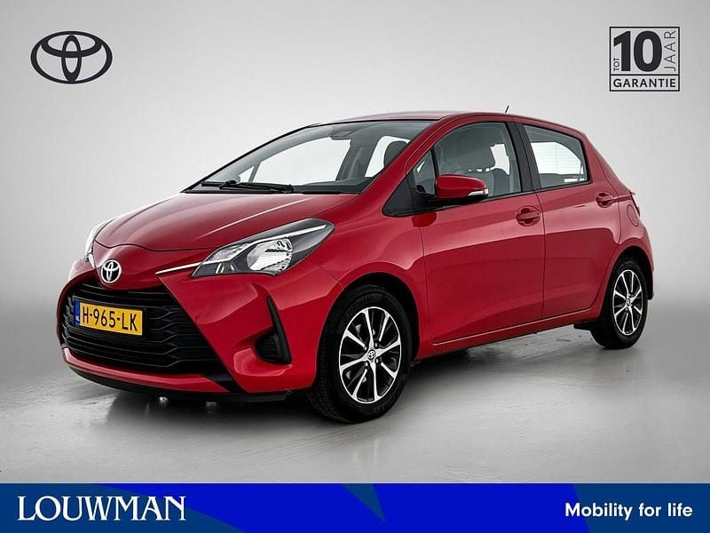Occasion Toyota Yaris Connect Style 72 PK (52 kW) 2020 Rood (metallic) Hatchback