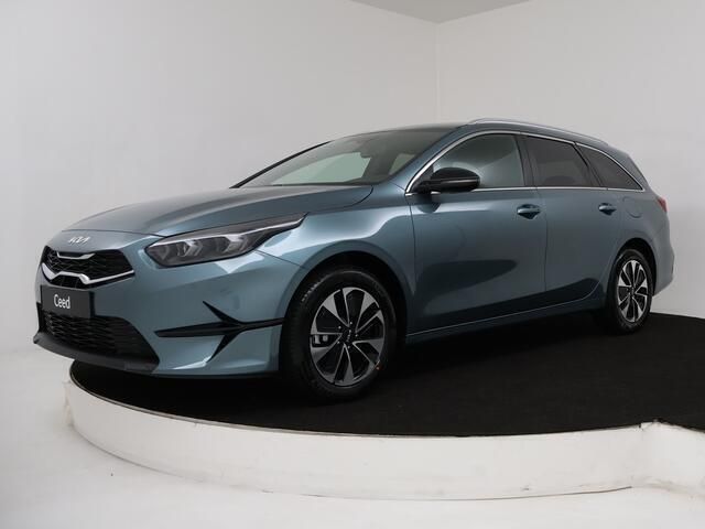 Groen, metallic lak Gebruikt 2025 Kia Ceed Sportswagon Stationwagen | € 28.940 (Duur) - Afbeelding 1/4