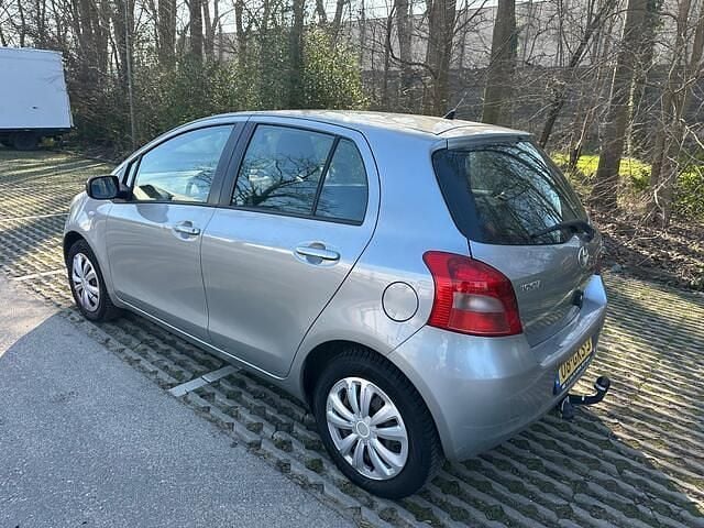Occasion Toyota Yaris 87 PK (63 kW) 2008 Grijs Hatchback