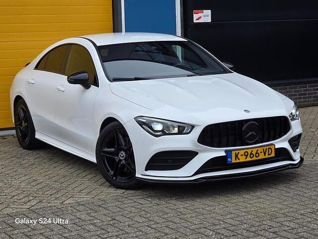 Wit Occasion 2020 Mercedes CLA180 AMG Sedan | € 29.950 (Eerlijke prijs) - Afbeelding 1/4