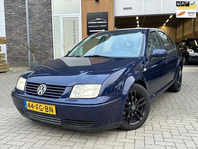 Blauw Occasion 2000 VW Bora Highline Sedan | € 1.099 (Goede deal) - Afbeelding 1/4