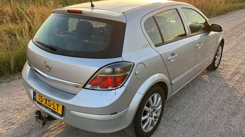 Occasion Opel Astra 116 PK (85 kW) 2007 Zilver Hatchback