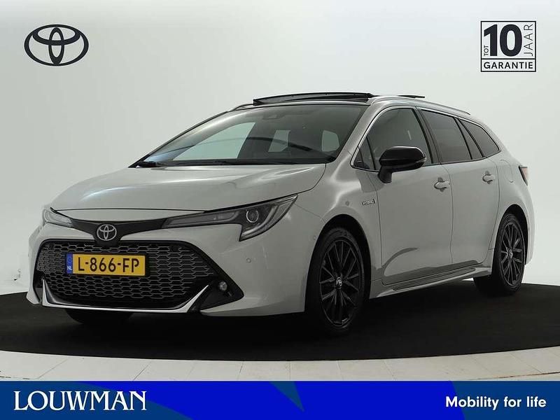 Grijs metallic Gebruikt 2021 Toyota Corolla Plus Stationwagen | € 30.945 (Duur) - Afbeelding 1/3