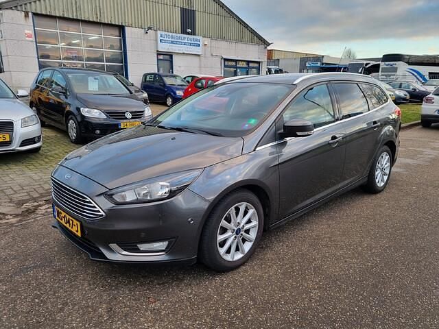 Grijs Gebruikt 2016 Ford Focus Titanium Stationwagen | € 5.950 - Afbeelding 1/4