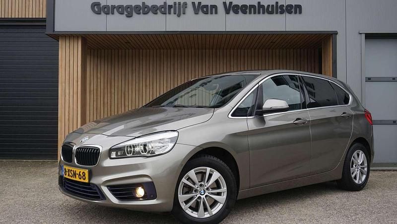 Grijs Gebruikt 2014 BMW 218 Active Tourer Executive MPV | € 13.200 (Eerlijke prijs) - Afbeelding 1/4