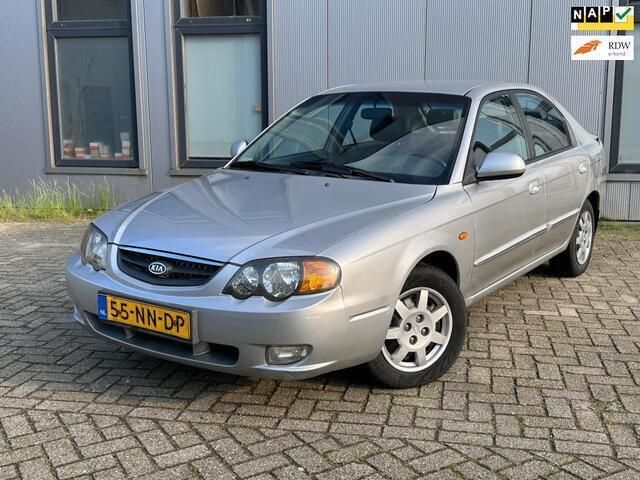 Grijs Gebruikt 2003 Kia Shuma Sedan | € 2.499 - Afbeelding 1/4