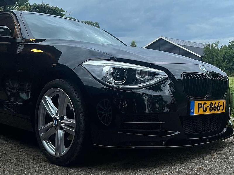 Zwart Gebruikt 2012 BMW 116 Sport Line Hatchback | € 12.000 (Iets duurder) - Afbeelding 1/4