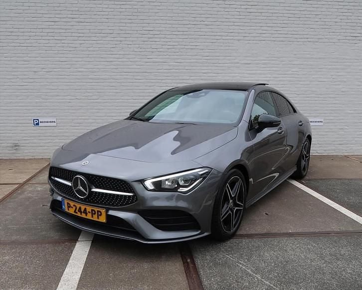 Grijs Occasion 2021 Mercedes 200 Business Coupé | € 31.950 (Super prijs) - Afbeelding 1/4