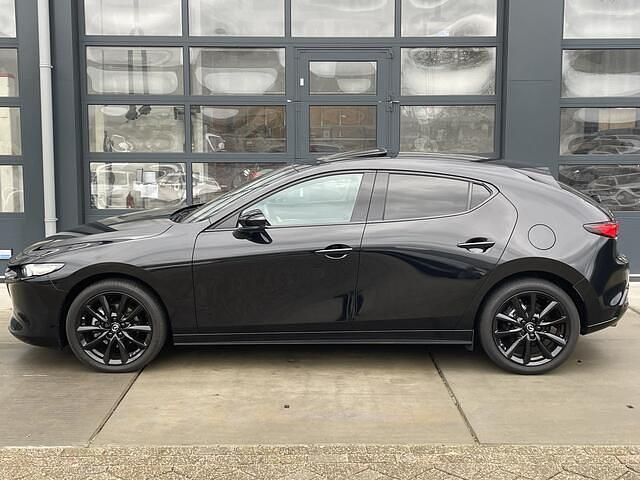 Nieuw Mazda 3 Takumi-Line 188 PK (138 kW) 2025 Zwart Hatchback