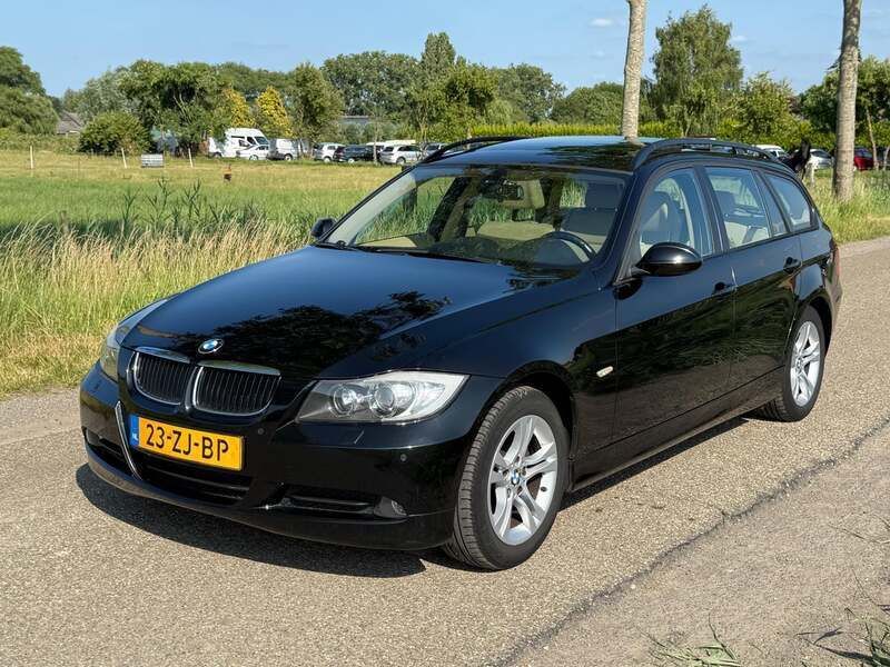 Zwart Gebruikt 2008 BMW 318 Stationwagen | € 2.850 (Eerlijke prijs) - Afbeelding 1/4