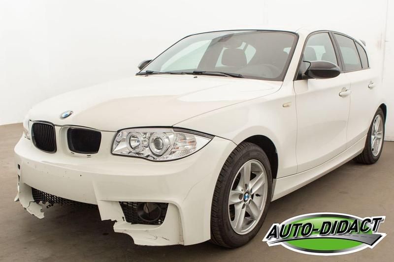 Wit Gebruikt 2009 BMW 118 Hatchback | € 2.600 - Afbeelding 1/4