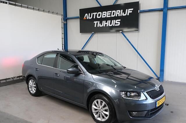 Grijs Gebruikt 2016 Skoda Octavia Business Line Hatchback | € 11.900 (Eerlijke prijs) - Afbeelding 1/4