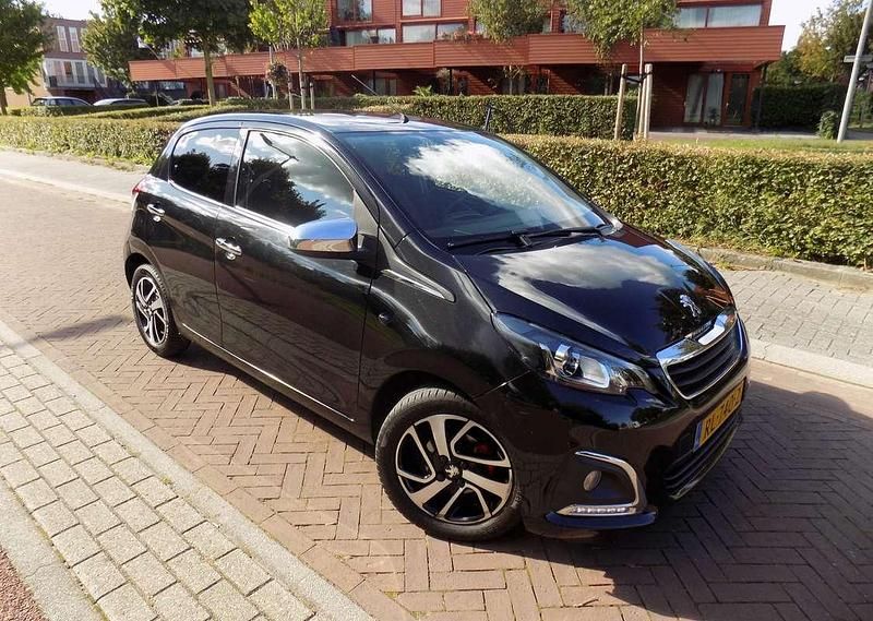 Zwart Gebruikt 2017 Peugeot 108 Allure Hatchback | € 6.950 (Eerlijke prijs) - Afbeelding 1/4