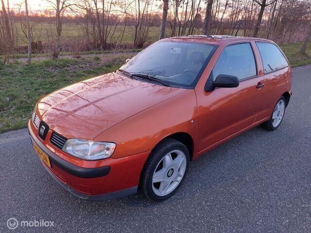 Oranje Gebruikt 2001 Seat Ibiza Stella Hatchback | € 1.450 - Afbeelding 1/4