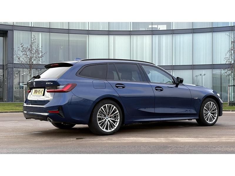 Occasion BMW 330 Executive 293 PK (215 kW) 2021 Blauw Stationwagen