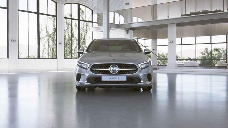 Occasion Mercedes A180 Luxury 136 PK (100 kW) 2022 Grijs Hatchback