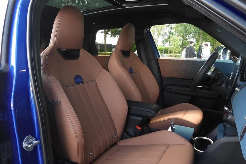 Occasion Mini Countryman Favoured 156 PK (114 kW) 2025 Blazing blue (blauw metallic) SUV