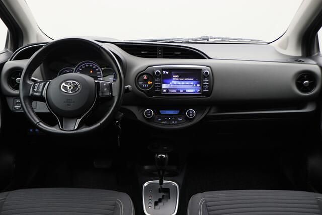 Occasion Toyota Yaris Executive 101 PK (74 kW) 2018 Grijs Hatchback