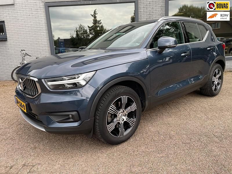 Blauw Gebruikt 2019 Volvo XC40 Inscription SUV | € 31.645 (Eerlijke prijs) - Afbeelding 1/4