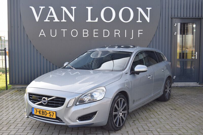 Grijs, metallic lak Gebruikt 2013 Volvo V60 Summum Stationwagen | € 10.900 (Duur) - Afbeelding 1/4