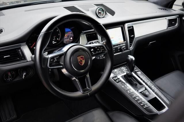 Zwart Gebruikt 2014 Porsche Macan Turbo Chrono SUV | € 41.750 (Duur) - Afbeelding 1/4