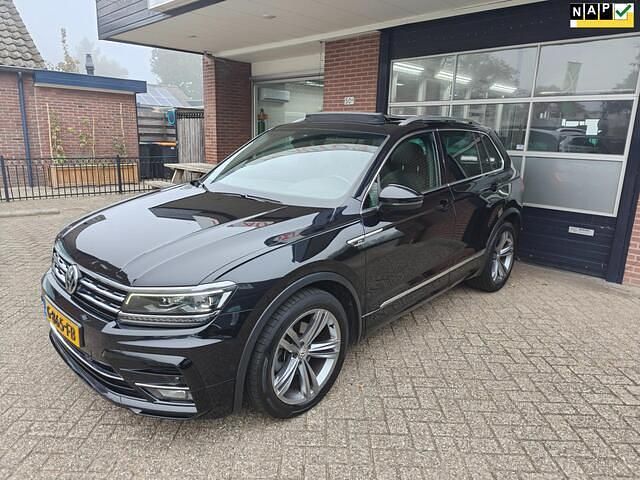 Zwart Gebruikt 2019 VW Tiguan Highline SUV | € 19.950 (Eerlijke prijs) - Afbeelding 1/4