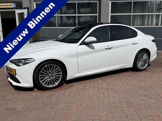 Wit Gebruikt 2018 Alfa Romeo Giulia Super Sedan | € 19.950 (Goede deal) - Afbeelding 1/4