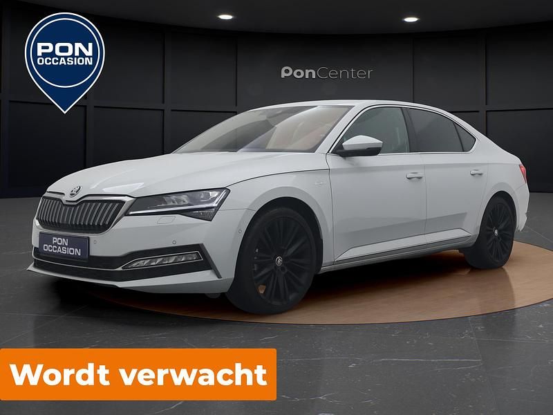 Wit Gebruikt 2022 Skoda Superb LAURIN & KLEMENT Hatchback | € 27.450 (Eerlijke prijs) - Afbeelding 1/3