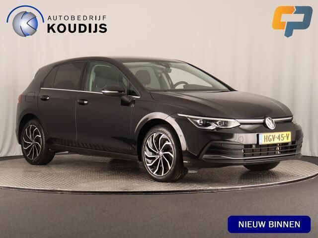 Zwart Gebruikt 2021 VW Golf VIII Style Hatchback | € 23.890 (Goede deal) - Afbeelding 1/4