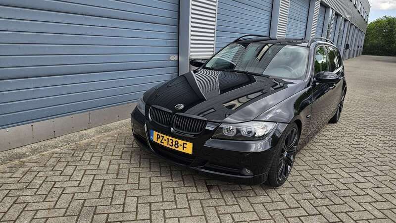 Zwart Gebruikt 2006 BMW 318 Stationwagen | € 3.250 (Iets duurder) - Afbeelding 1/4