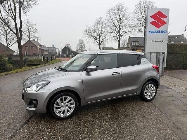 Grijs Occasion 2021 Suzuki Swift Hatchback | € 13.650 (Goede deal) - Afbeelding 1/4