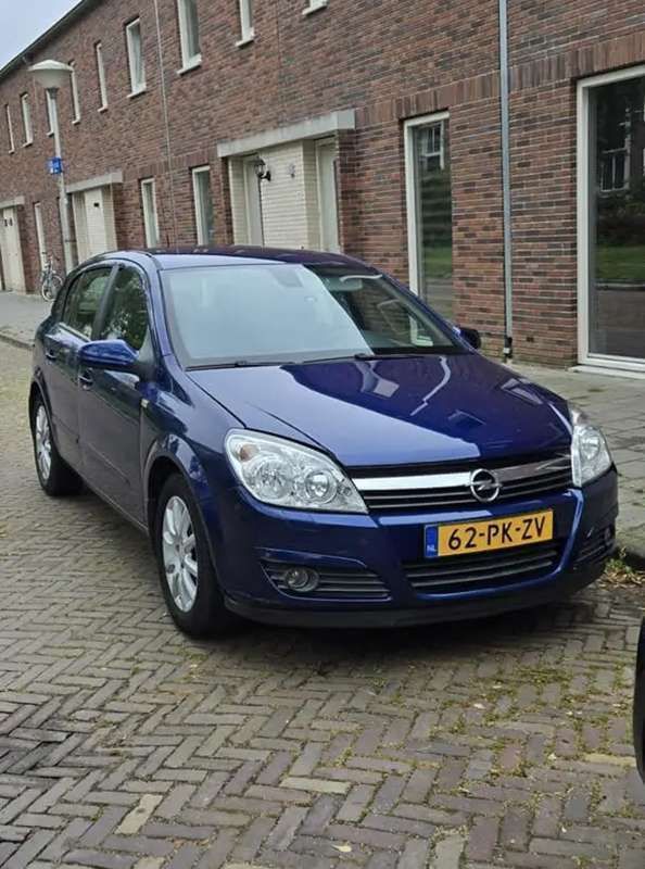 Blauw Gebruikt 2004 Opel Astra Elegance Hatchback | € 2.500 (Duur) - Afbeelding 1/4