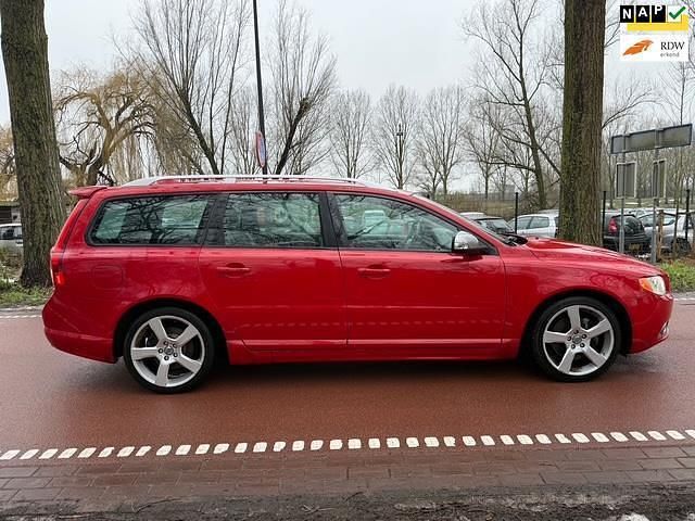 Rood Occasion 2011 Volvo V70 Stationwagen | € 7.999 (Goede deal) - Afbeelding 1/4