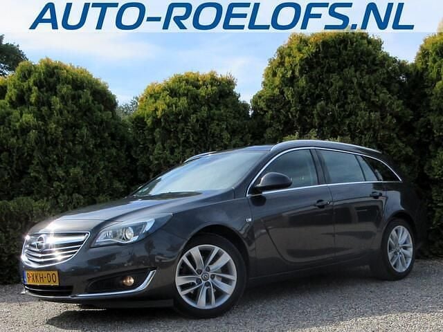 Grijs, metallic lak Gebruikt 2014 Opel Insignia Cosmo Stationwagen | € 10.890 (Eerlijke prijs) - Afbeelding 1/4