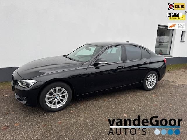 Zwart Gebruikt 2017 BMW 320 Sedan | € 20.450 (Goede deal) - Afbeelding 1/4