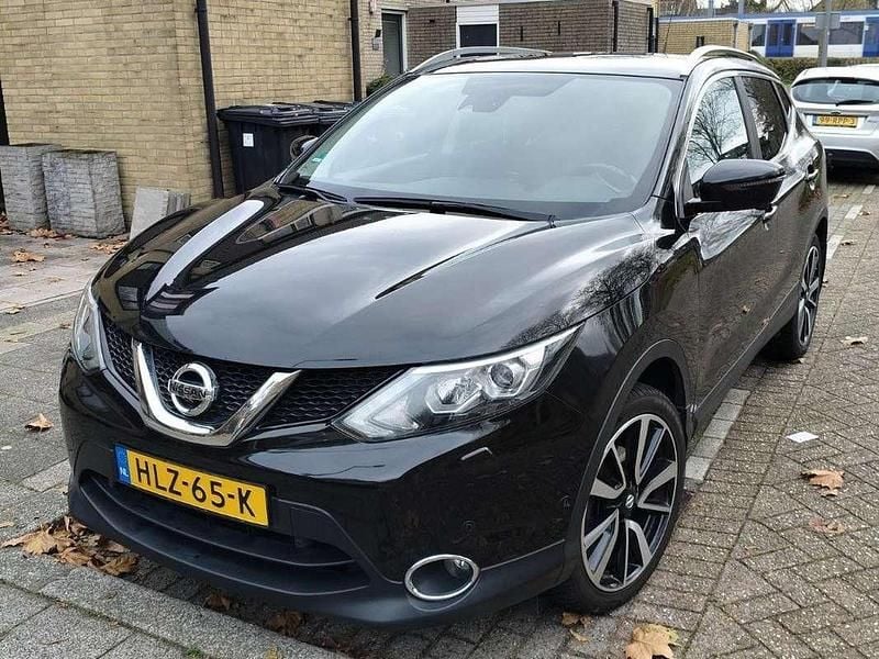 Zwart Gebruikt 2015 Nissan Qashqai Tekna SUV | € 10.250 (Goede deal) - Afbeelding 1/4
