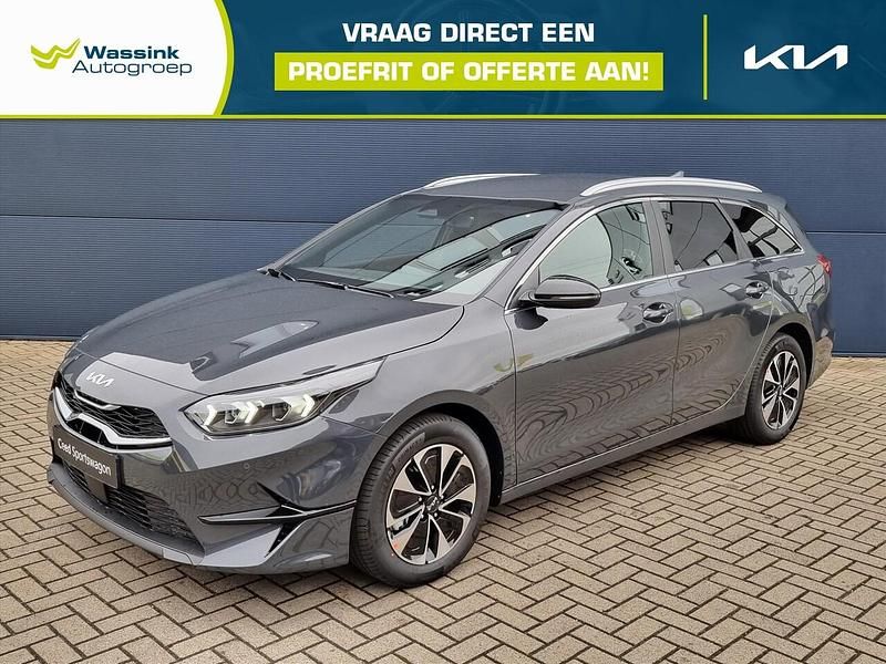 Grijs (metallic) Nieuw 2025 Kia Ceed Sportswagon Stationwagen | € 30.395 (Eerlijke prijs) - Afbeelding 1/4