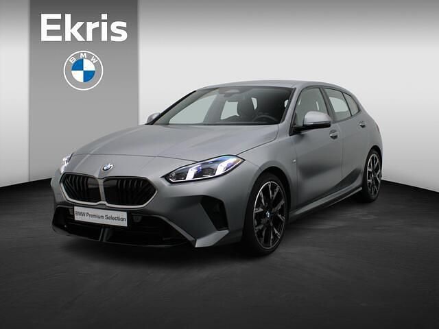 Grijs (metallic) Occasion 2025 BMW 120 Comfort Edition Hatchback | € 36.900 (Eerlijke prijs) - Afbeelding 1/4