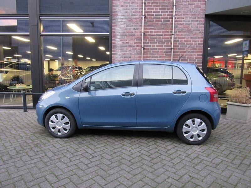 Grijs Gebruikt 2006 Toyota Yaris Terra Hatchback | € 2.450 (Eerlijke prijs) - Afbeelding 1/4