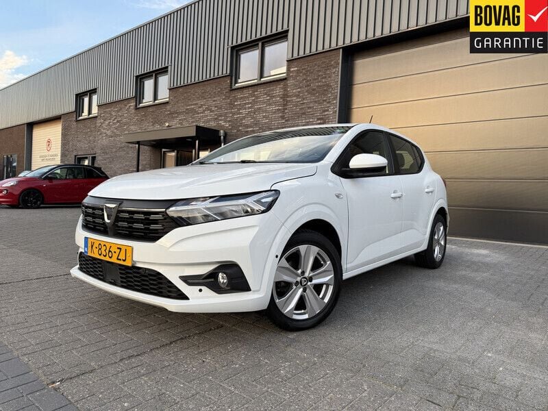 Wit Gebruikt 2021 Dacia Sandero Essentiel Hatchback | € 12.950 (Eerlijke prijs) - Afbeelding 1/4