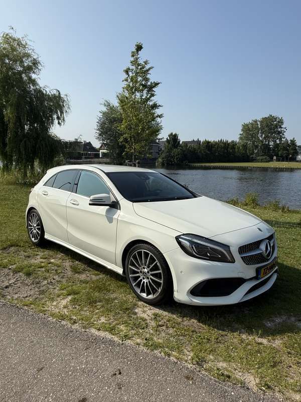 Wit Gebruikt 2017 Mercedes A180 Business Hatchback | € 12.950 (Iets duurder) - Afbeelding 1/4