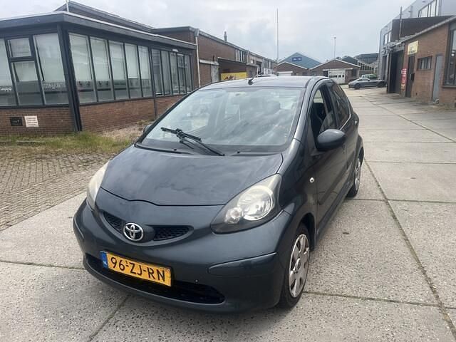 Grijs Gebruikt 2008 Toyota Aygo Hatchback | € 750 (Goede deal) - Afbeelding 1/4