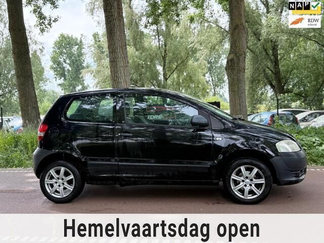 Zwart Gebruikt 2006 VW Fox Trendline Hatchback | € 1.199 (Eerlijke prijs) - Afbeelding 1/4