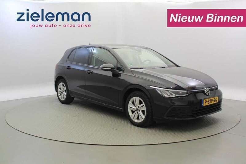 Zwart Gebruikt 2020 VW Golf VII Style Hatchback | € 20.845 (Super prijs) - Afbeelding 1/4
