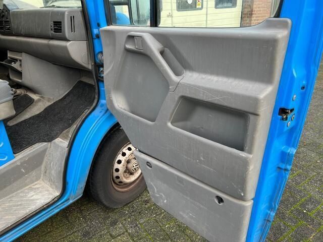 Blauw Gebruikt 2005 VW LT Van | € 8.749 - Afbeelding 1/4